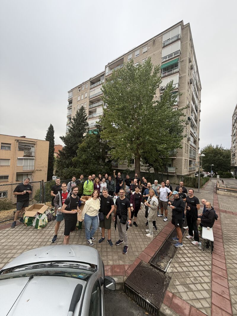 participantes de la Caminata Solidaria por el Anillo Verde de Madrid